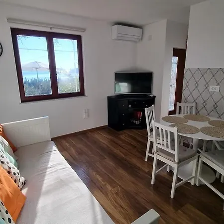 Mediterranean House - Forest Marjan 펜션 *